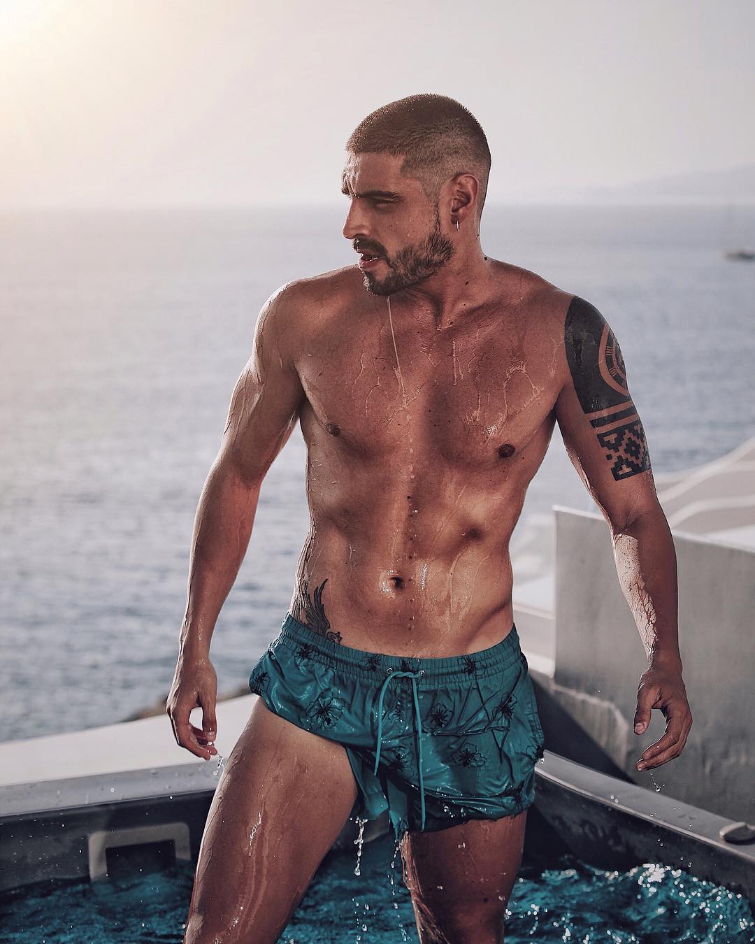 Fabio Colloricchio sube la temperatura de Supervivientes